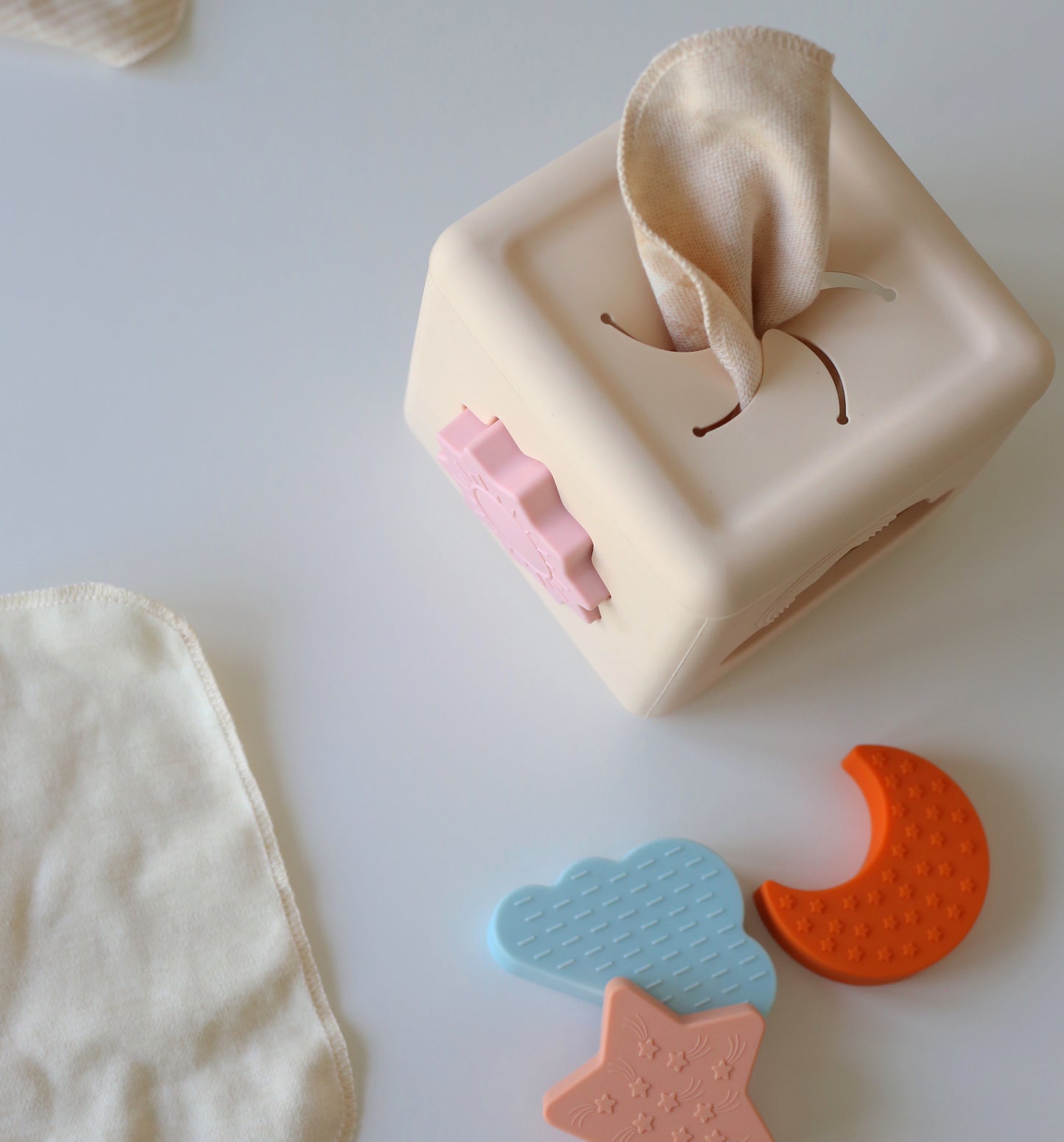 Silicone Peekaboo Puzzle Cube