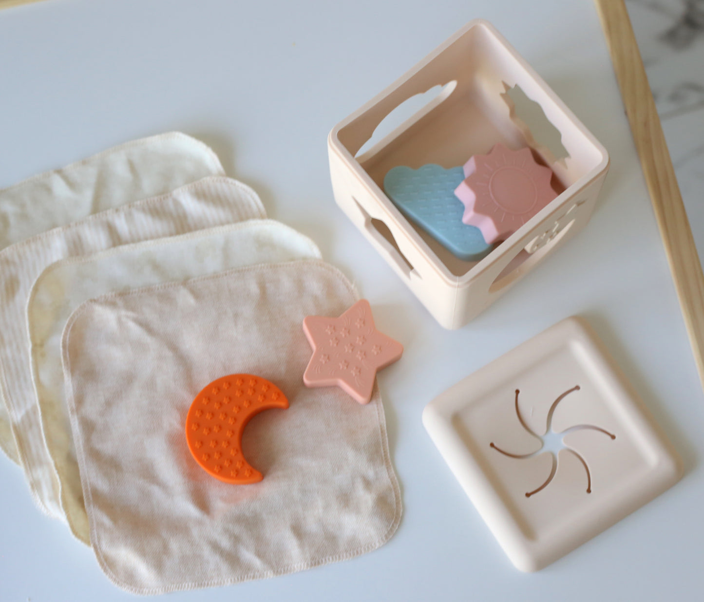 Silicone Peekaboo Puzzle Cube