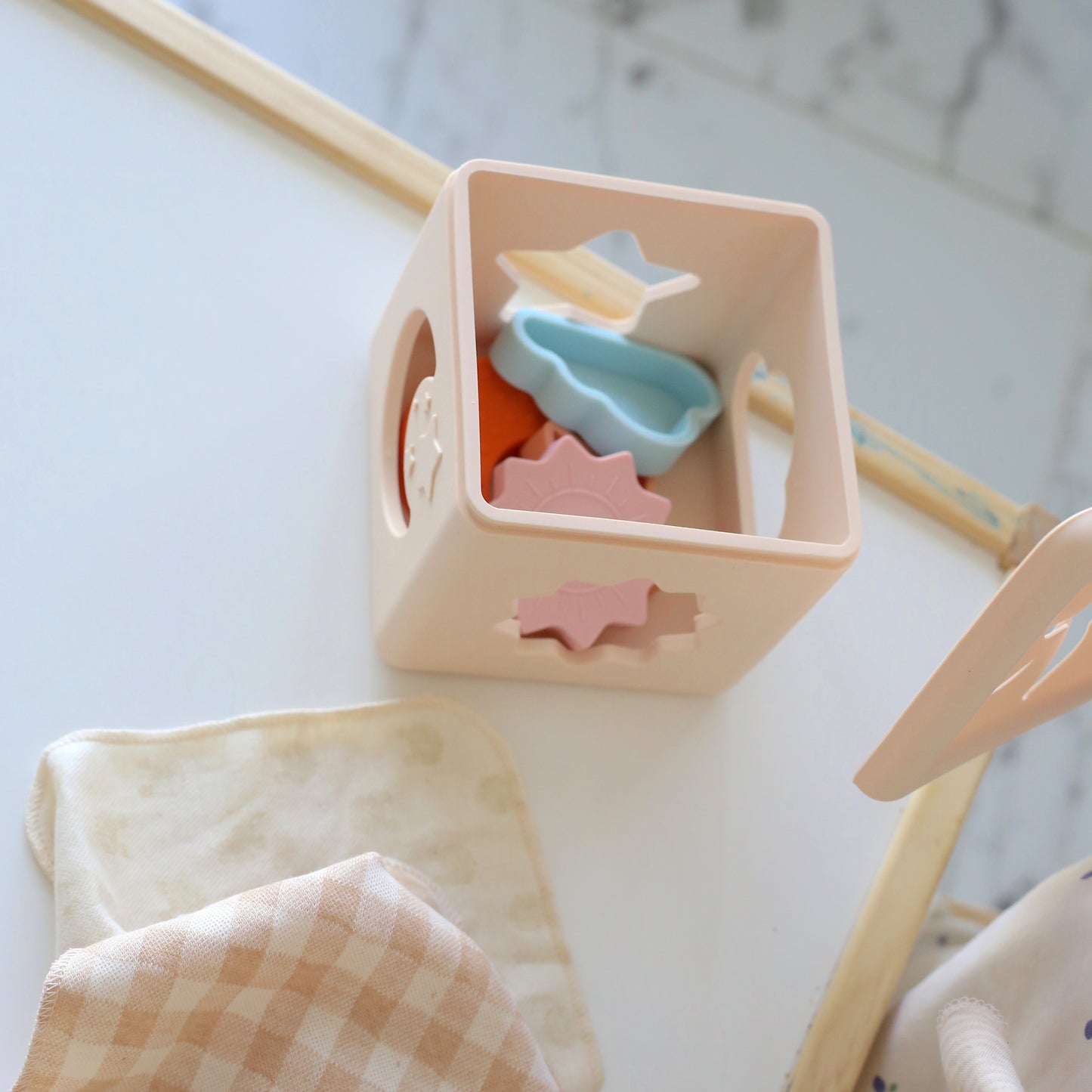 Silicone Peekaboo Puzzle Cube