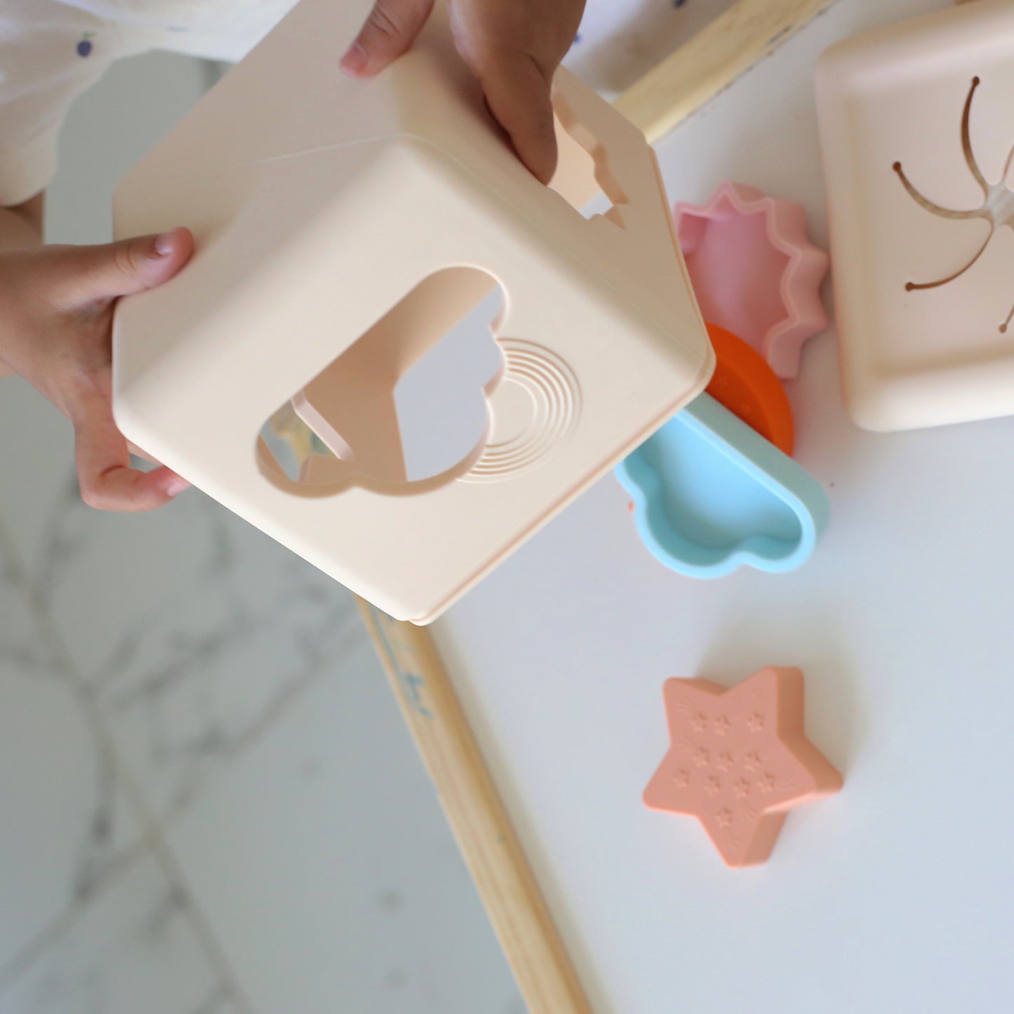 Silicone Peekaboo Puzzle Cube